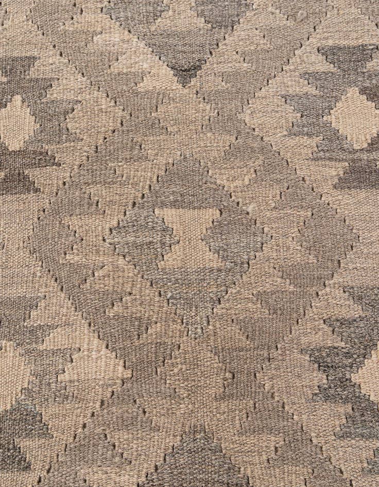 Detail image of 6' 8 x 9' 10  Hand Woven Kilim Maymana Wool Rug