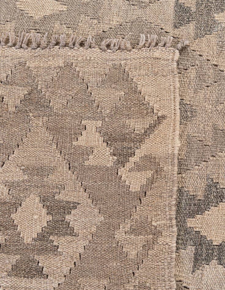Detail image of 6' 8 x 9' 10  Hand Woven Kilim Maymana Wool Rug
