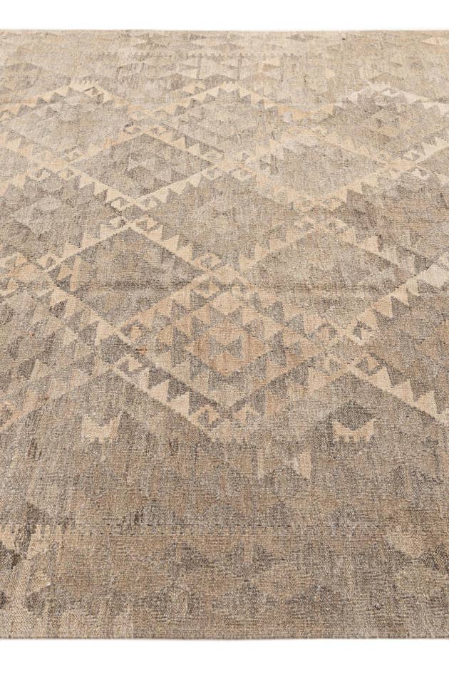 Detail image of 6' 8 x 9' 10 Hand Woven Kilim Maymana Wool Rug