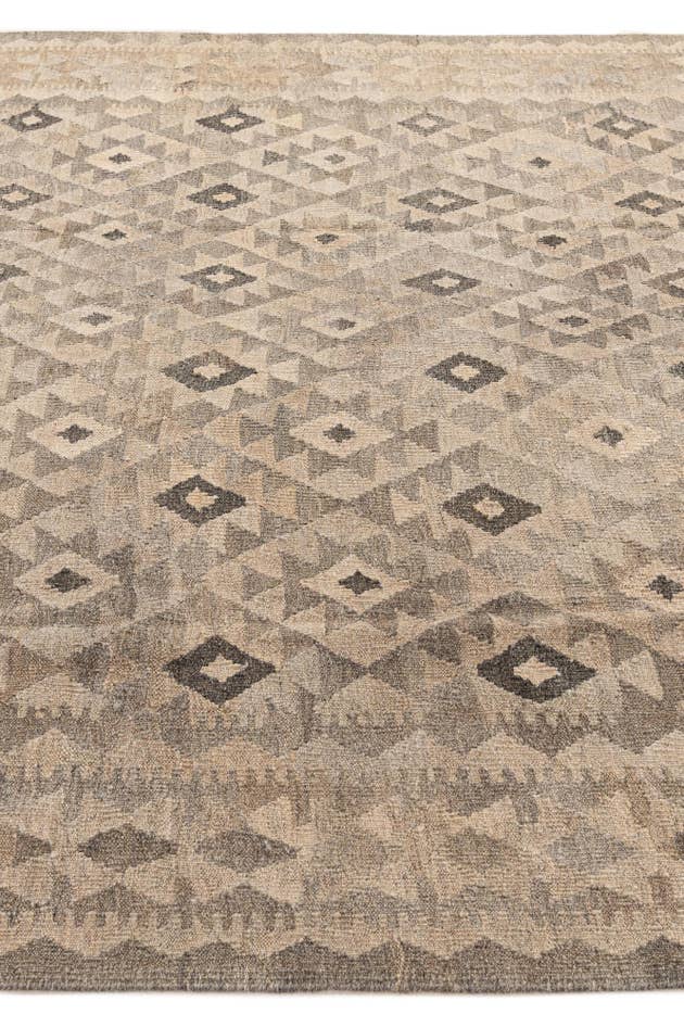 Detail image of 6' 8 x 9' 10 Hand Woven Kilim Maymana Wool Rug