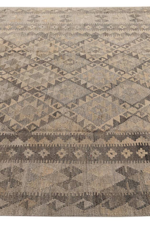 Detail image of 6' 8 x 9' 9 Hand Woven Kilim Maymana Wool Rug