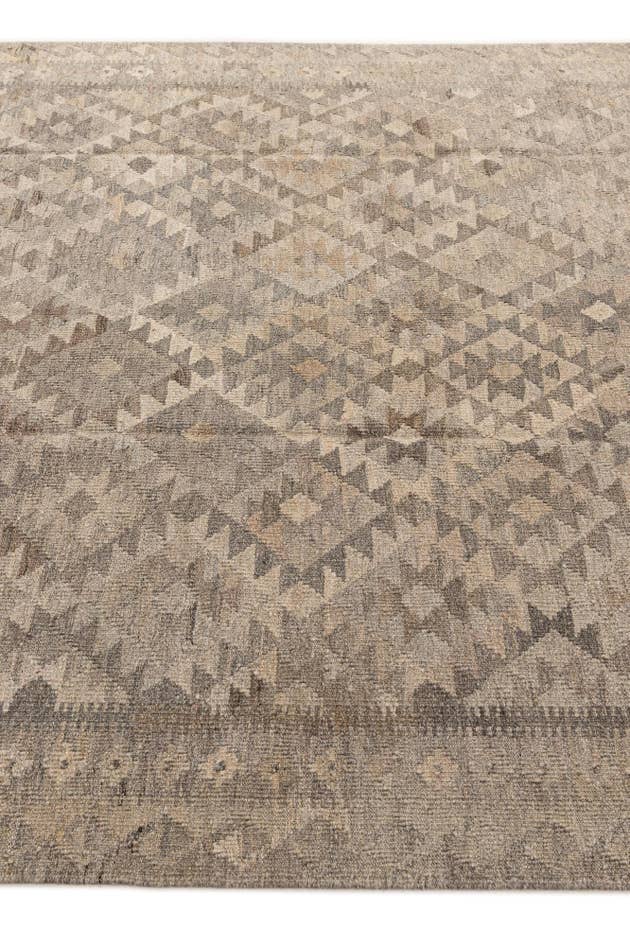 Detail image of 6' 6 x 9' 10 Hand Woven Kilim Maymana Wool Rug