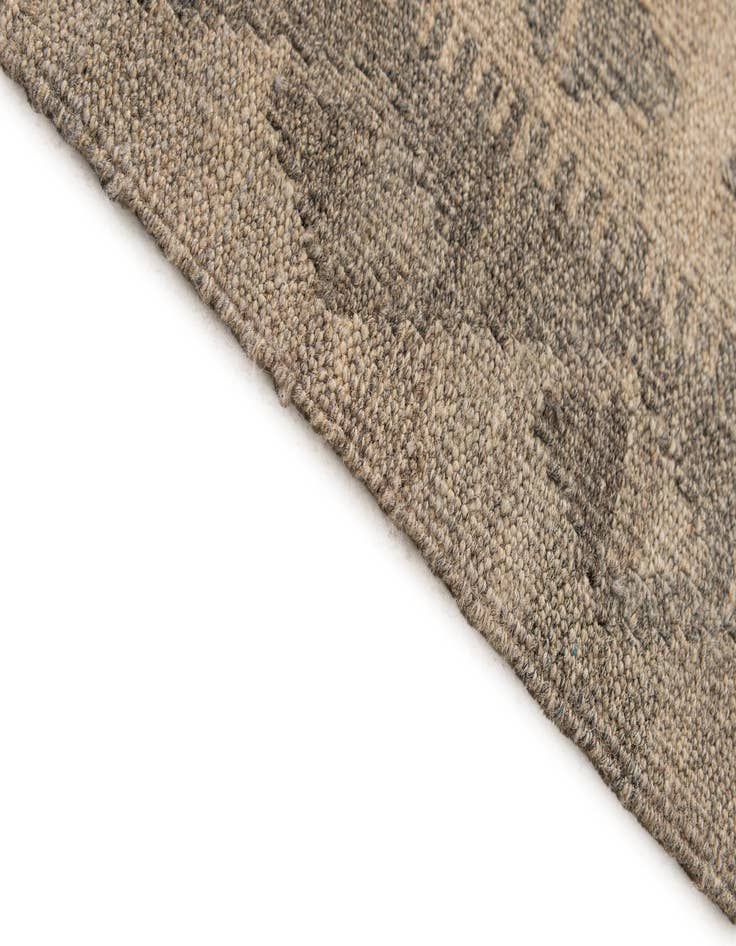 Detail image of 6' 6 x 9' 10  Hand Woven Kilim Maymana Wool Rug