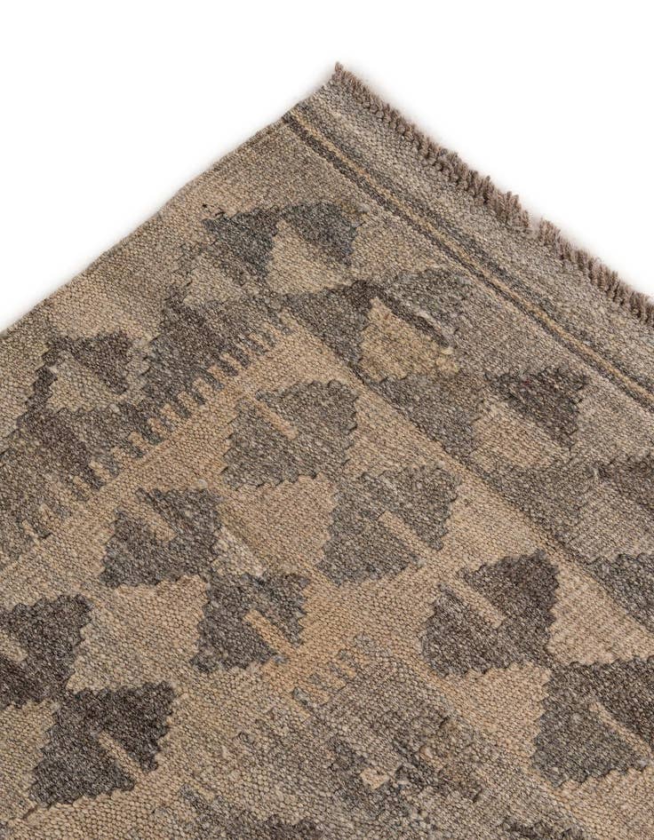 Detail image of 6' 6 x 9' 10  Hand Woven Kilim Maymana Wool Rug