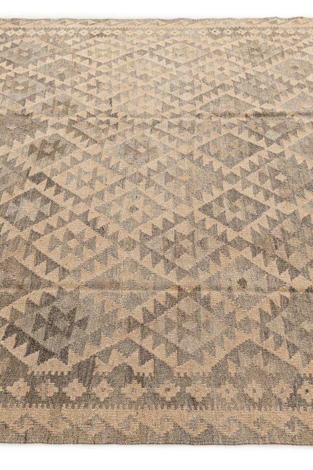 Detail image of 6' 6 x 9' 9 Hand Woven Kilim Maymana Wool Rug