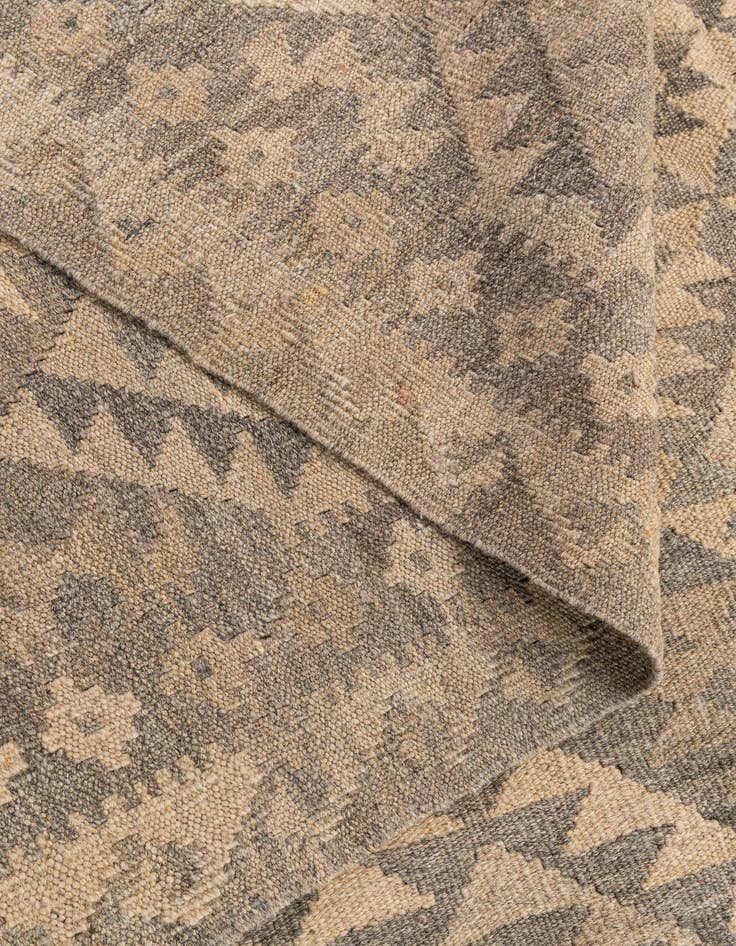 Detail image of 6' 6 x 9' 9  Hand Woven Kilim Maymana Wool Rug