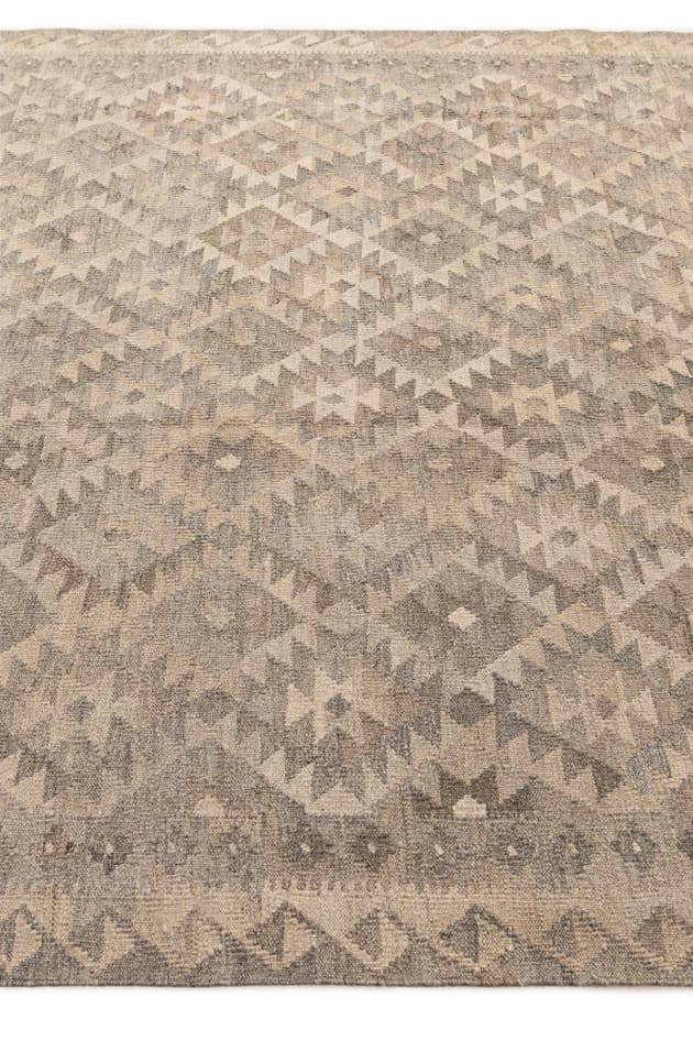 Detail image of 6' 6 x 9' 9 Hand Woven Kilim Maymana Wool Rug