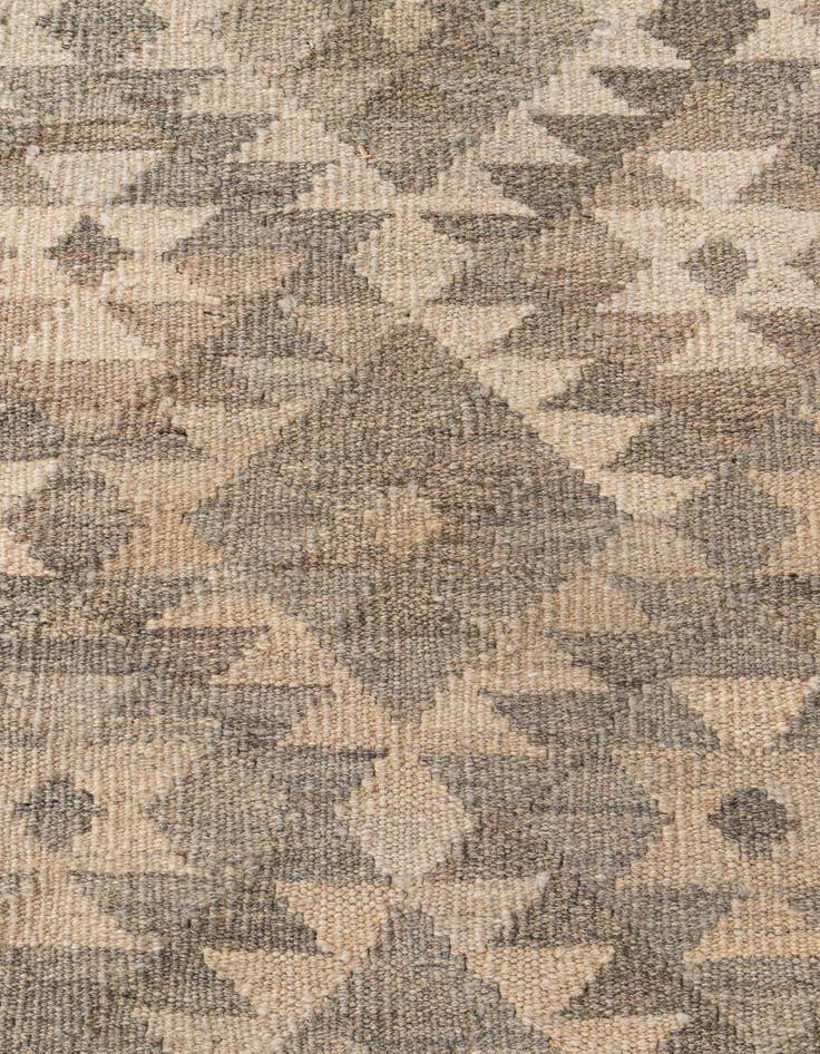 Detail image of 6' 6 x 9' 9  Hand Woven Kilim Maymana Wool Rug