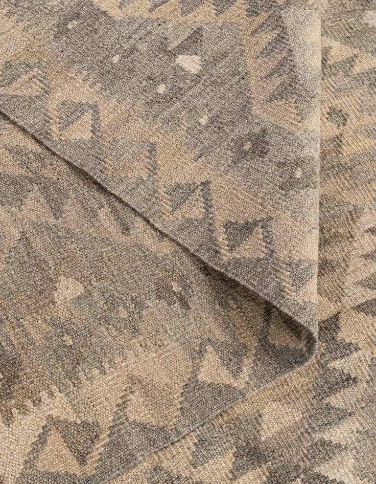 Detail image of 6' 6 x 9' 9  Hand Woven Kilim Maymana Wool Rug