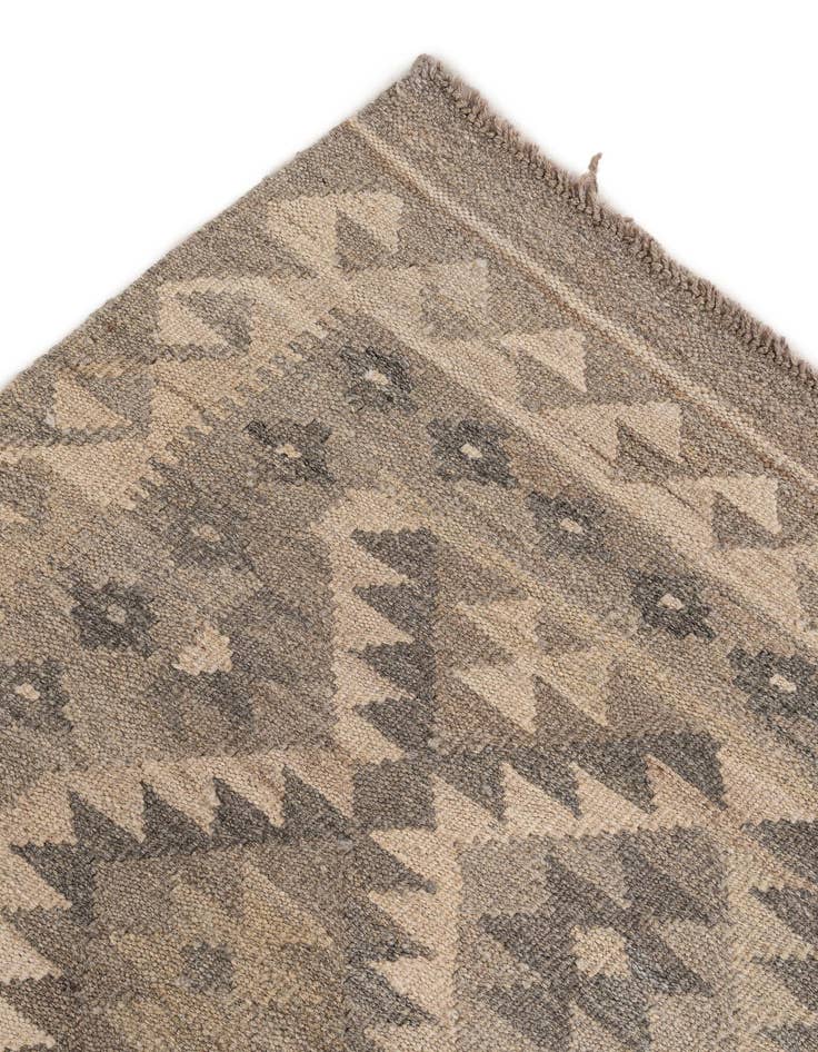 Detail image of 6' 6 x 9' 9  Hand Woven Kilim Maymana Wool Rug