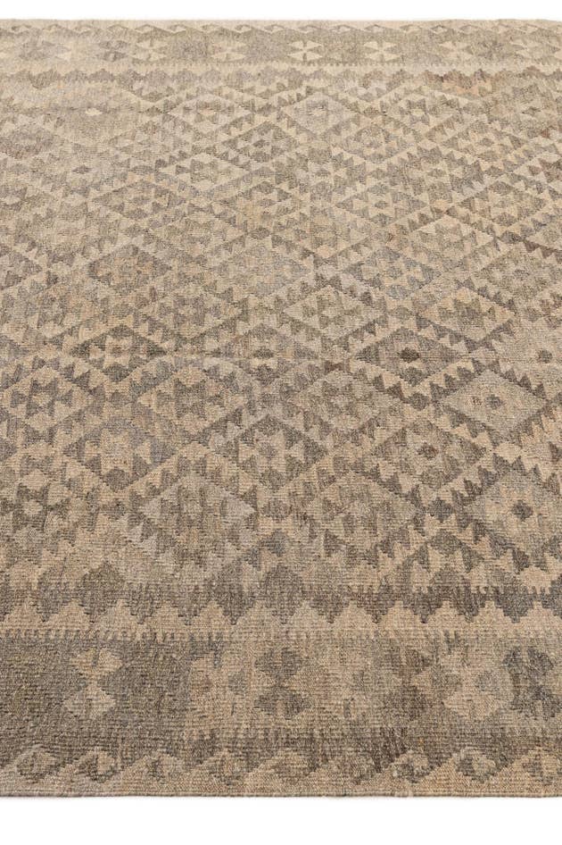 Detail image of 6' 7 x 9' 9 Hand Woven Kilim Maymana Wool Rug