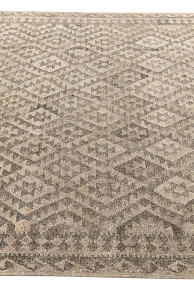 Detail image of 6' 9 x 10' 2 Hand Woven Kilim Maymana Wool Rug