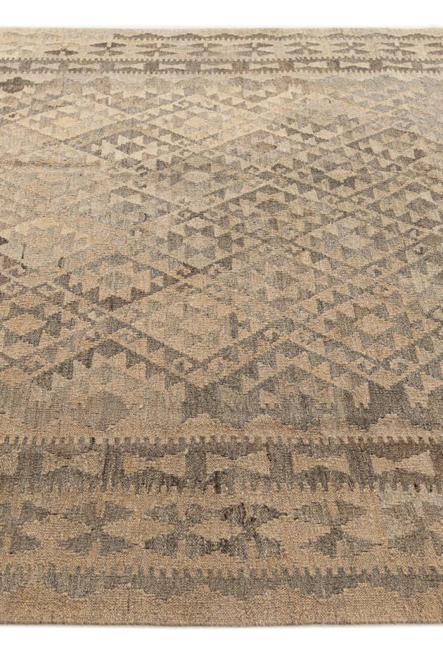 Detail image of 6' 8 x 10' 3 Hand Woven Kilim Maymana Wool Rug