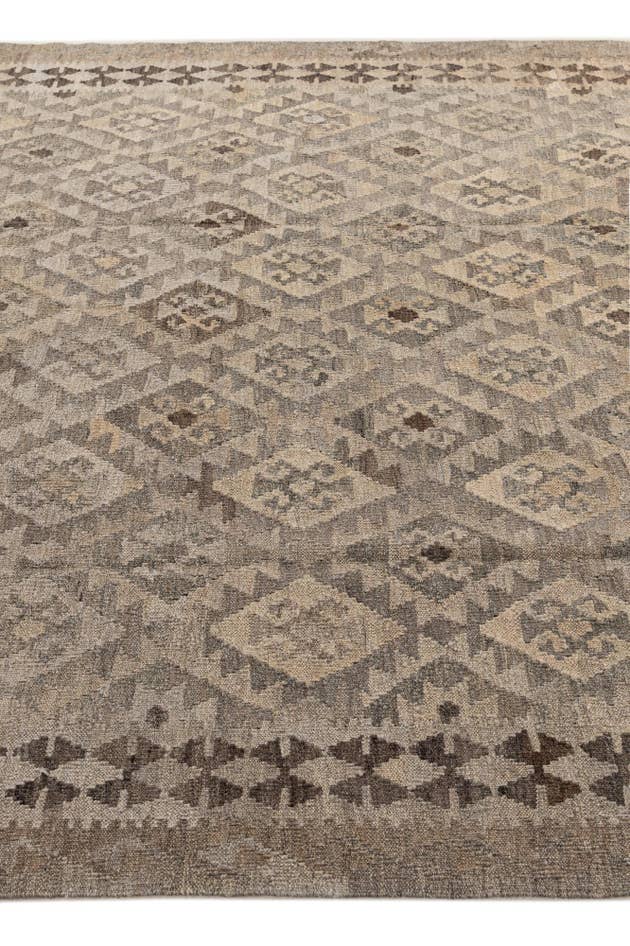 Detail image of 6' 6 x 10' Hand Woven Kilim Maymana Wool Rug