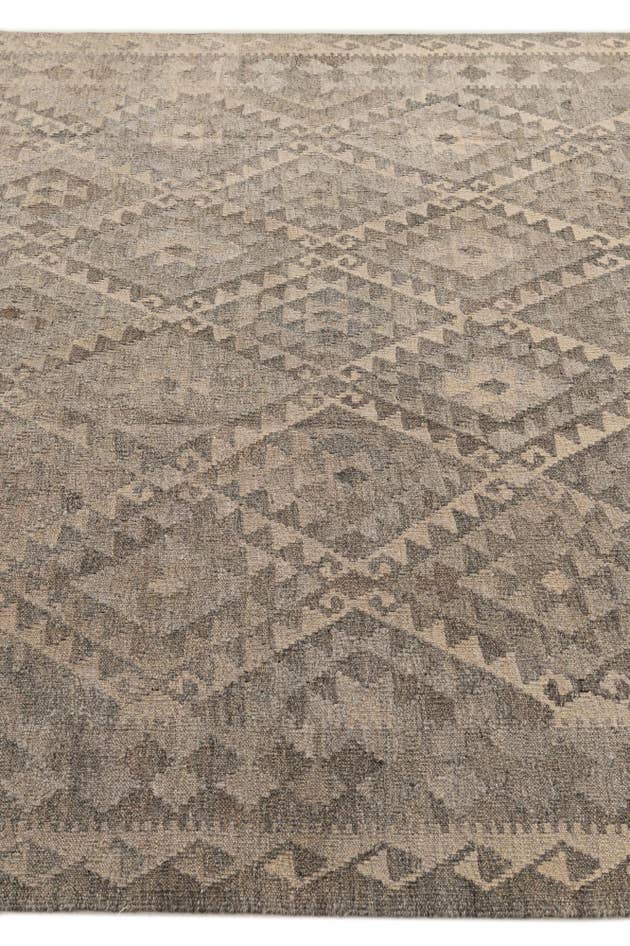 Detail image of 6' 6 x 10' Hand Woven Kilim Maymana Wool Rug