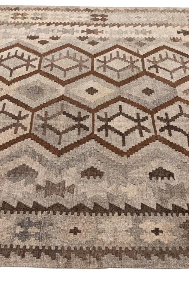 Detail image of 7' x 9' 6 Hand Woven Kilim Maymana Wool Rug