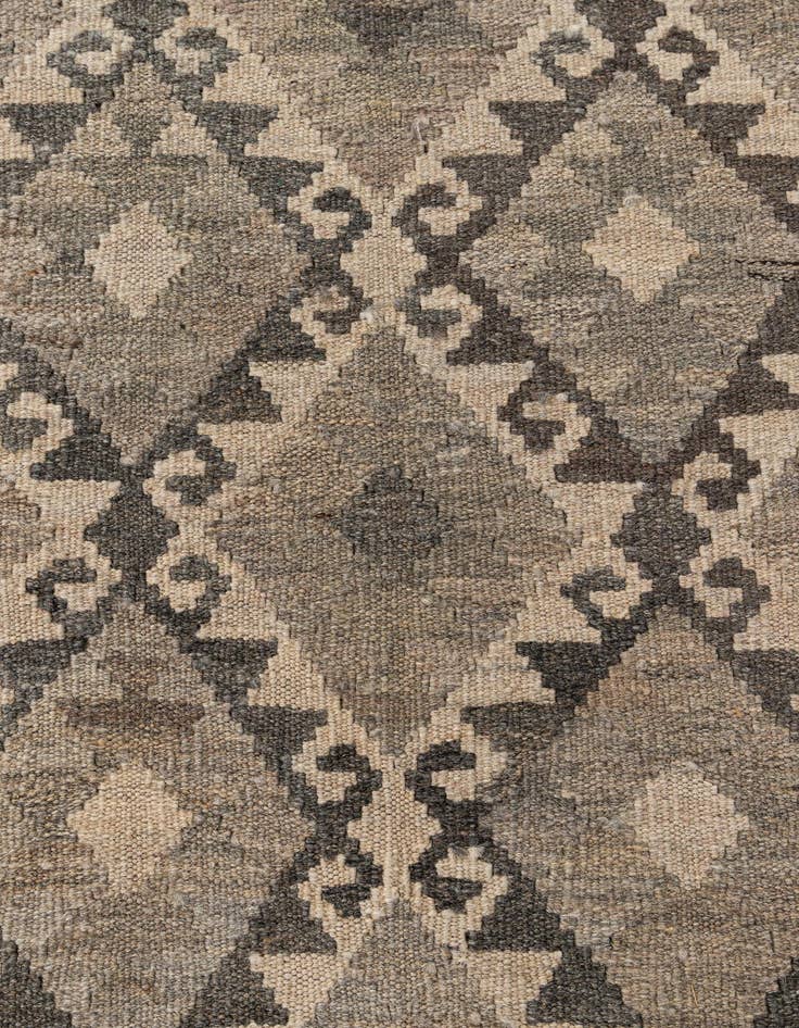 Detail image of 6' 11 x 9' 8  Hand Woven Kilim Maymana Wool Rug