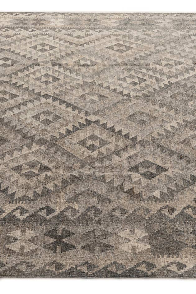 Detail image of 6' 11 x 9' 7 Hand Woven Kilim Maymana Wool Rug