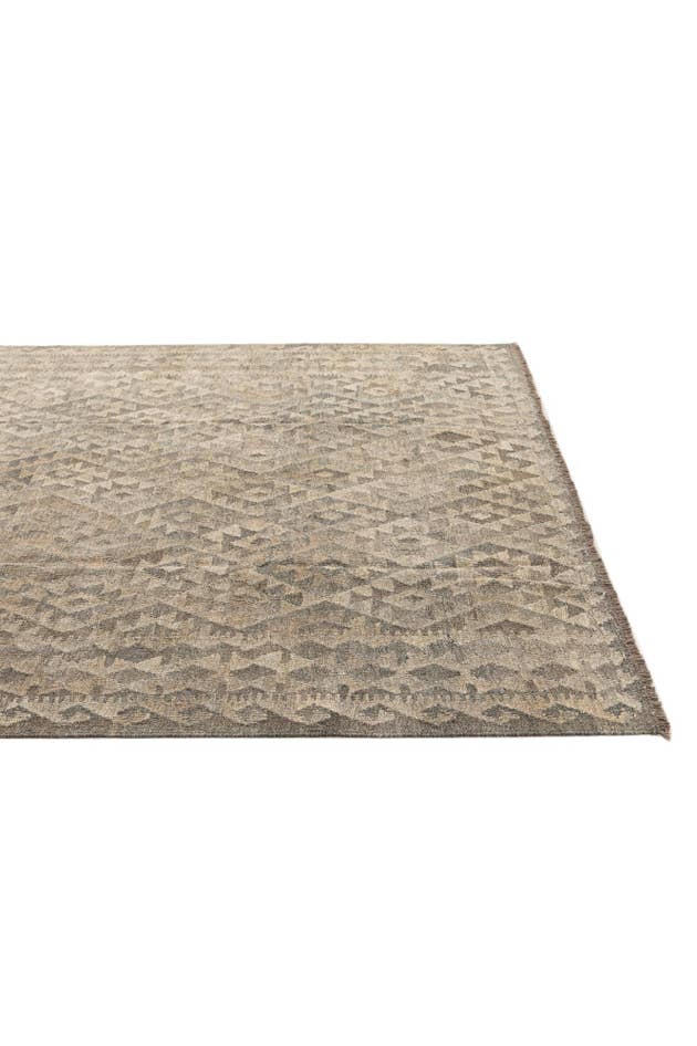 Detail image of 6' 11 x 9' 8 Hand Woven Kilim Maymana Wool Rug