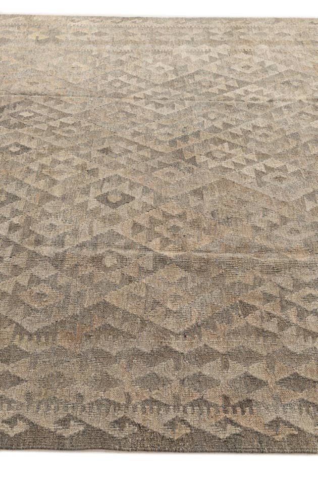 Detail image of 6' 11 x 9' 8 Hand Woven Kilim Maymana Wool Rug