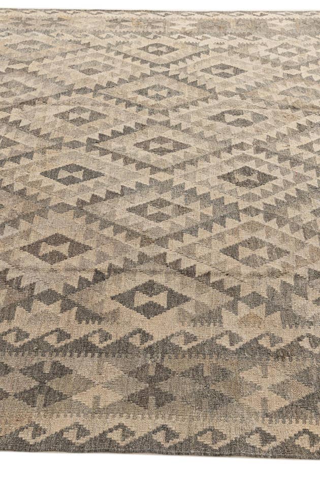 Detail image of 7' x 9' 6 Hand Woven Kilim Maymana Wool Rug