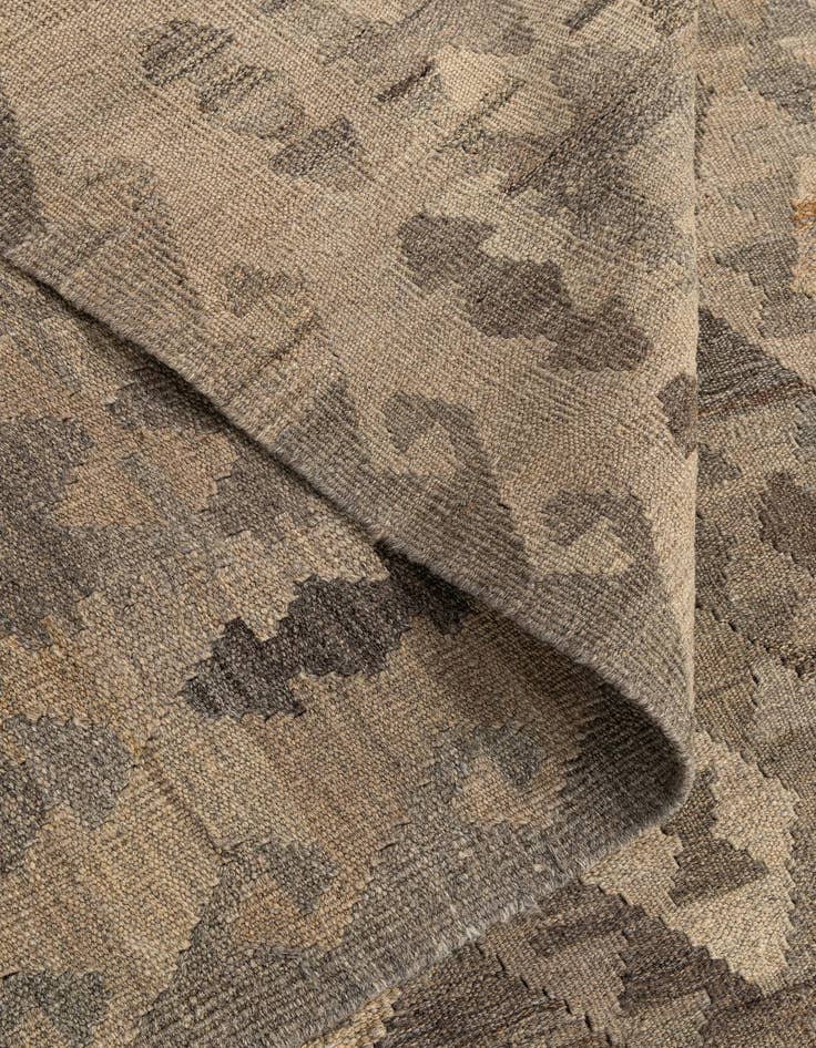 Detail image of 6' 8 x 9' 8  Hand Woven Kilim Maymana Wool Rug