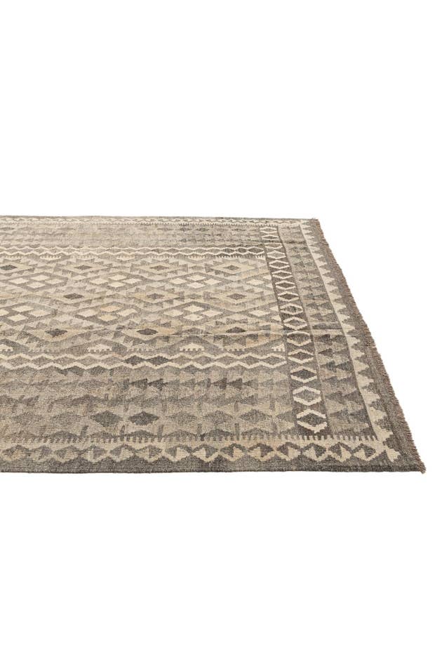 Detail image of 6' 8 x 9' 8 Hand Woven Kilim Maymana Wool Rug