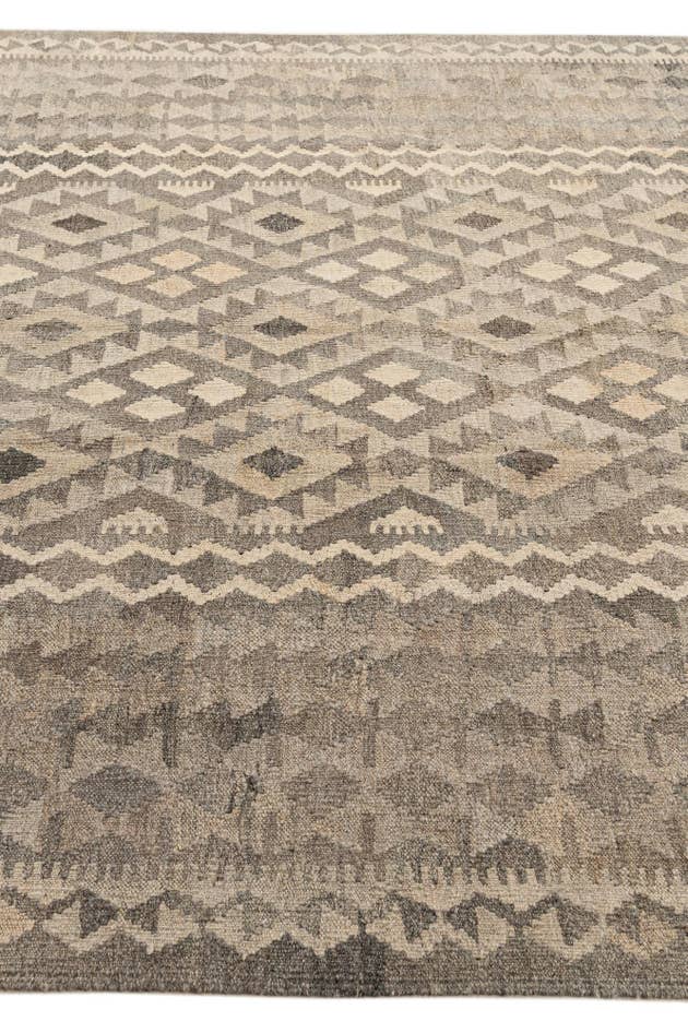 Detail image of 6' 8 x 9' 8 Hand Woven Kilim Maymana Wool Rug