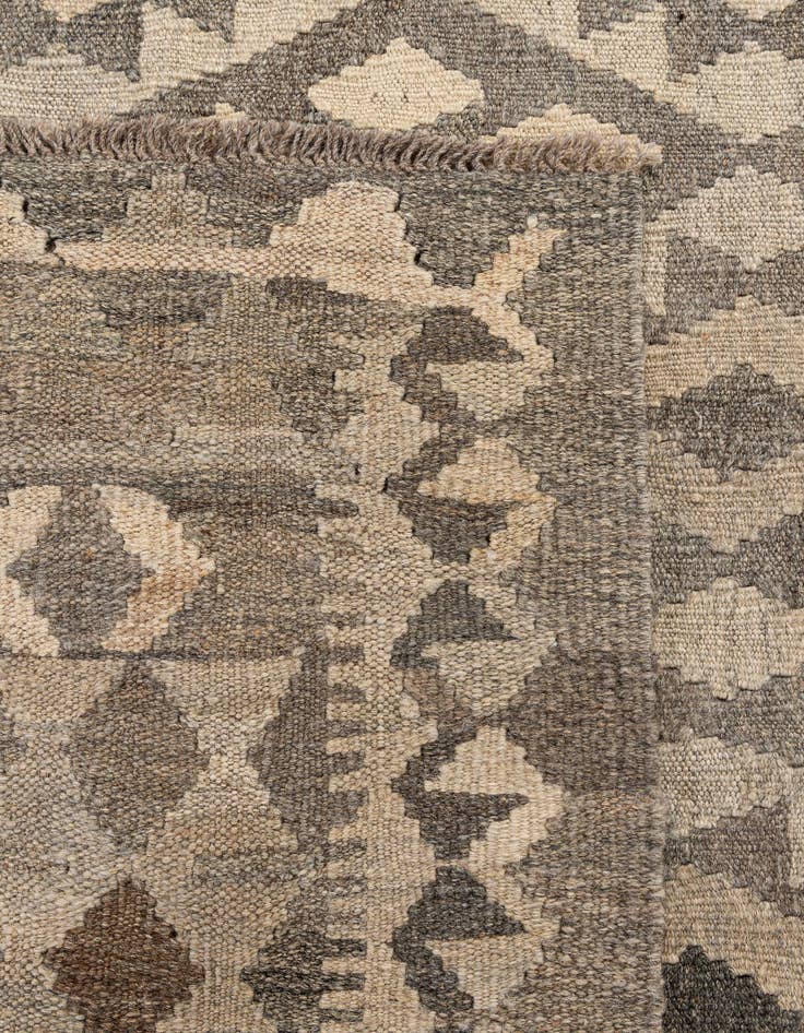 Detail image of 6' 8 x 9' 8  Hand Woven Kilim Maymana Wool Rug