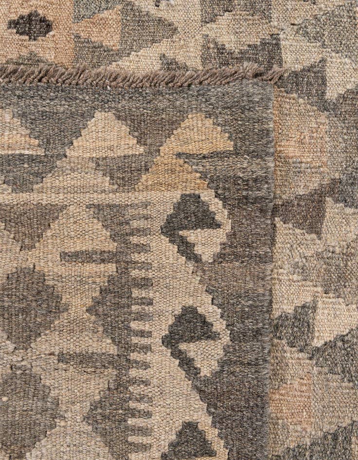 Detail image of 6' 11 x 9' 7  Hand Woven Kilim Maymana Wool Rug
