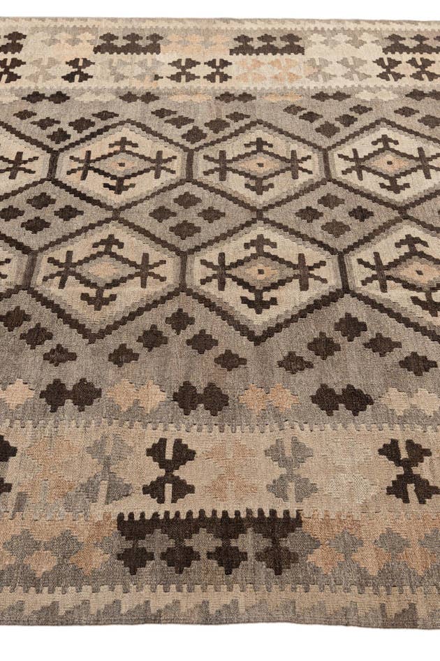 Detail image of 6' 11 x 9' 5 Hand Woven Kilim Maymana Wool Rug