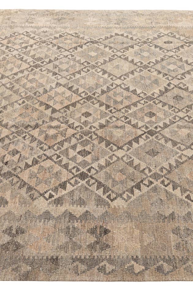Detail image of 6' 11 x 9' 8 Hand Woven Kilim Maymana Wool Rug