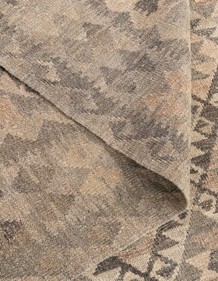 Detail image of 6' 11 x 9' 8  Hand Woven Kilim Maymana Wool Rug