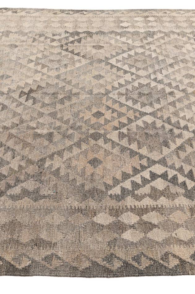Detail image of 6' 11 x 9' 9 Hand Woven Kilim Maymana Wool Rug