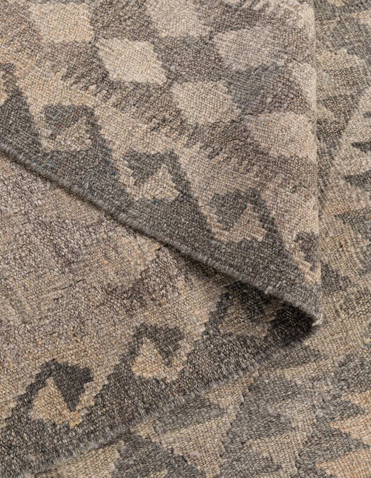 Detail image of 6' 11 x 9' 9  Hand Woven Kilim Maymana Wool Rug