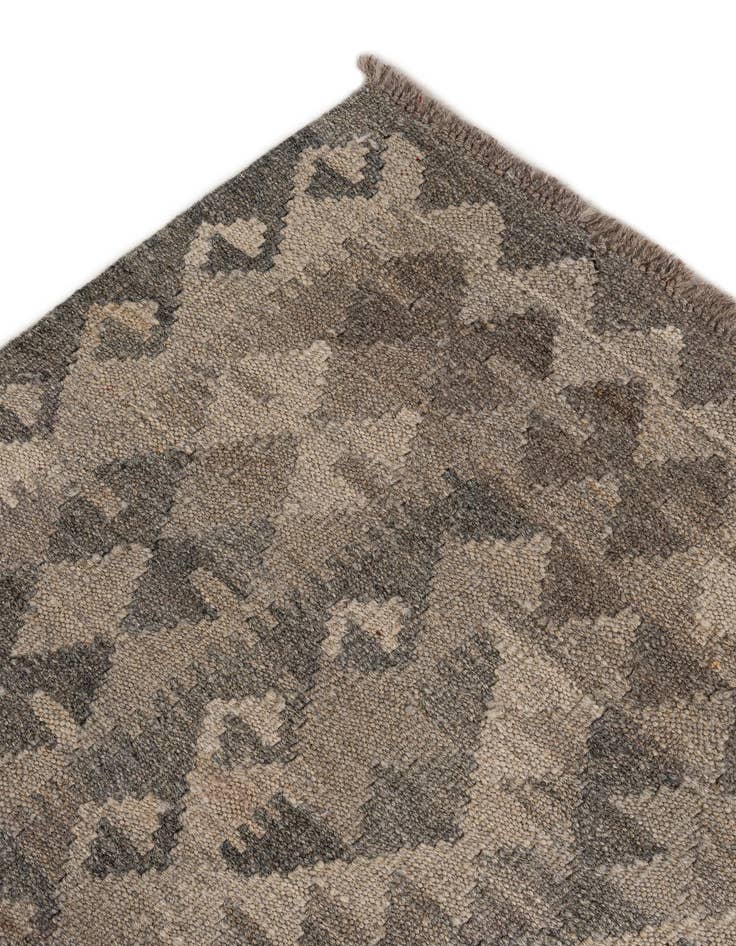 Detail image of 6' 11 x 9' 8  Hand Woven Kilim Maymana Wool Rug