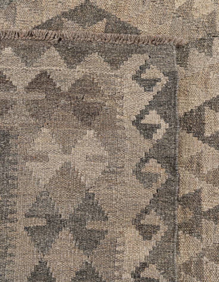 Detail image of 6' 11 x 9' 8  Hand Woven Kilim Maymana Wool Rug