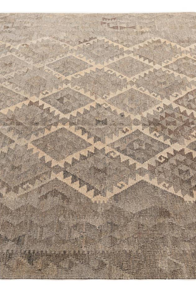 Detail image of 6' 10 x 9' 7 Hand Knotted Kilim Maymana Wool Rug