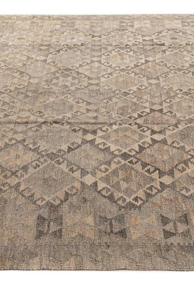 Detail image of 6' 9 x 9' 8 Hand Woven Kilim Maymana Wool Rug