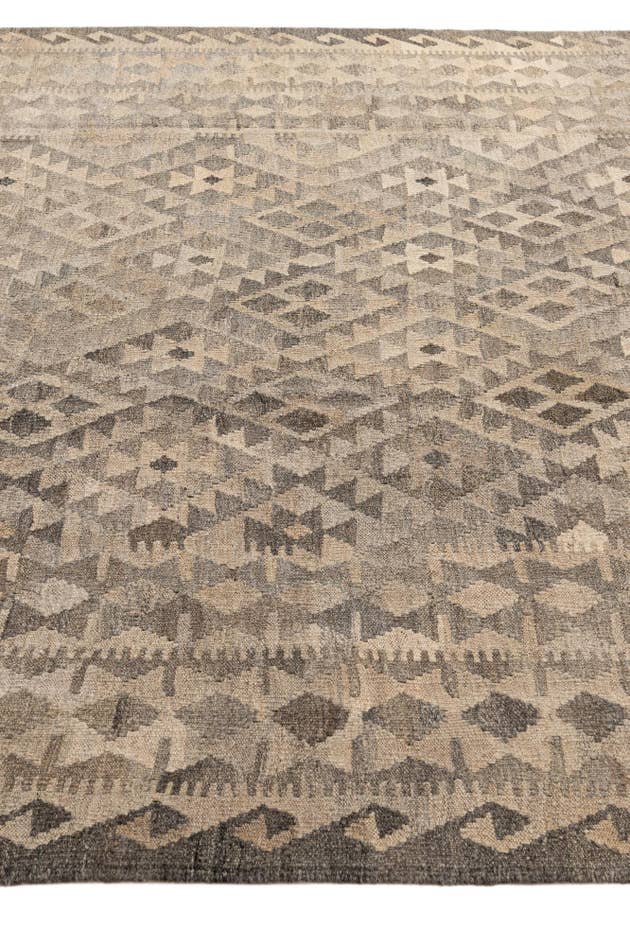 Detail image of 6' 11 x 9' 9 Hand Woven Kilim Maymana Wool Rug