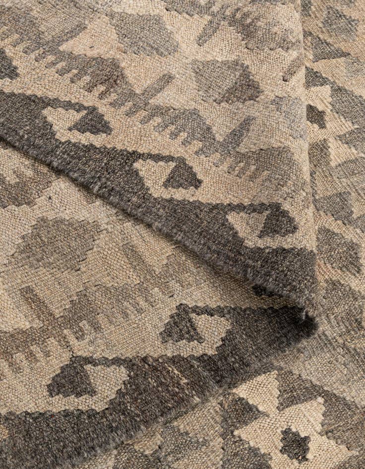 Detail image of 6' 11 x 9' 9  Hand Woven Kilim Maymana Wool Rug