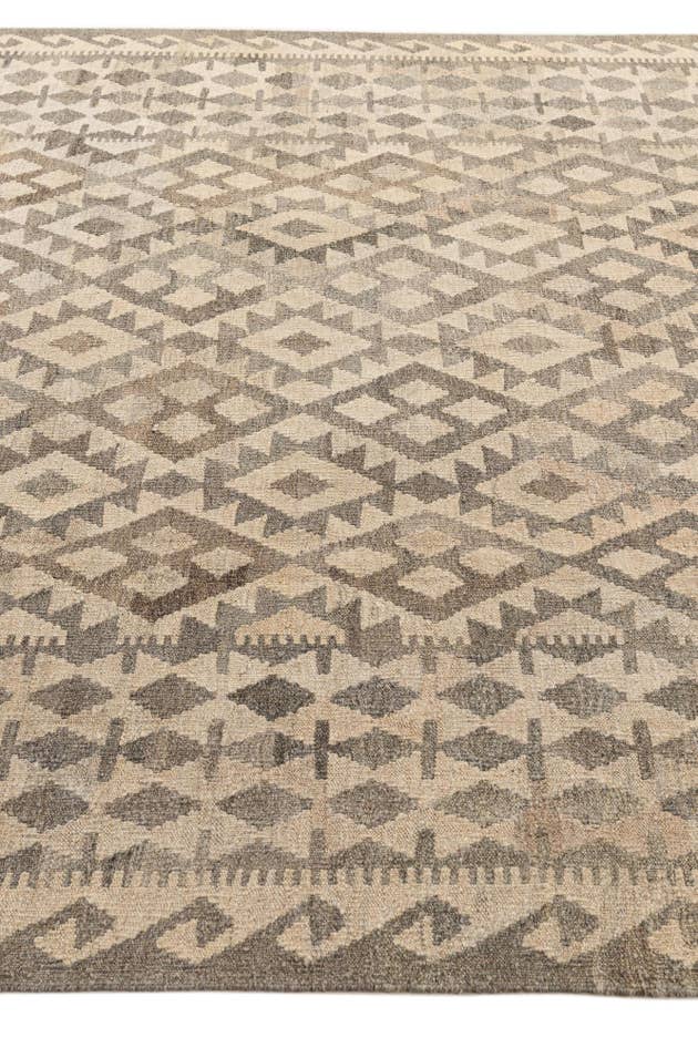 Detail image of 6' 11 x 9' 10 Hand Woven Kilim Maymana Wool Rug