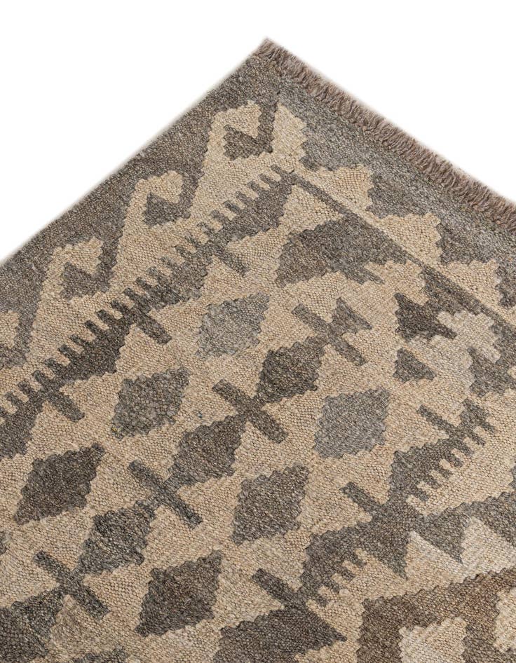 Detail image of 6' 11 x 9' 10  Hand Woven Kilim Maymana Wool Rug