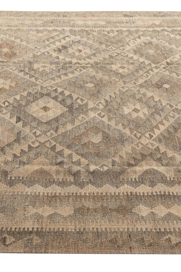 Detail image of 6' 9 x 9' 9 Hand Woven Kilim Maymana Wool Rug