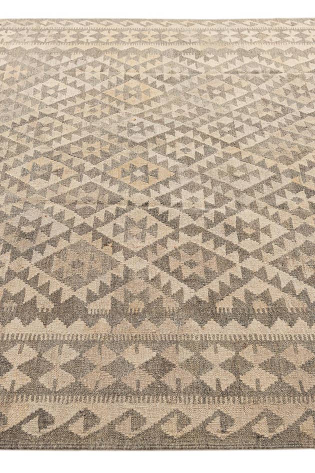 Detail image of 6' 10 x 9' 9 Hand Woven Kilim Maymana Wool Rug