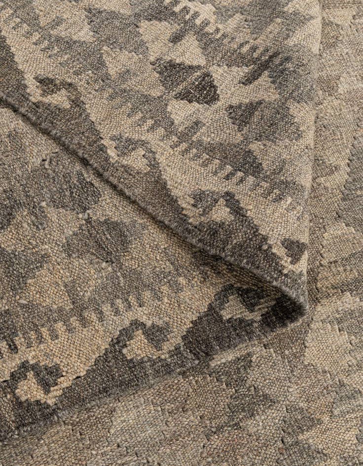 Detail image of 6' 10 x 9' 8  Hand Woven Kilim Maymana Wool Rug