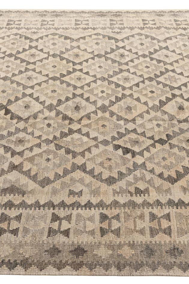 Detail image of 6' 11 x 9' 11 Hand Woven Kilim Maymana Wool Rug