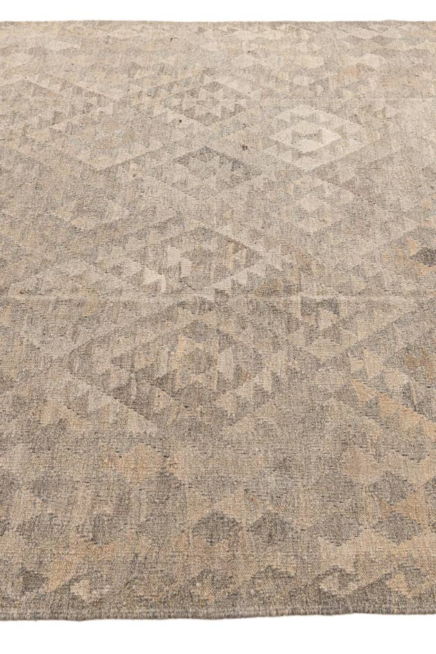 Detail image of 6' 9 x 9' 9 Hand Woven Kilim Maymana Wool Rug