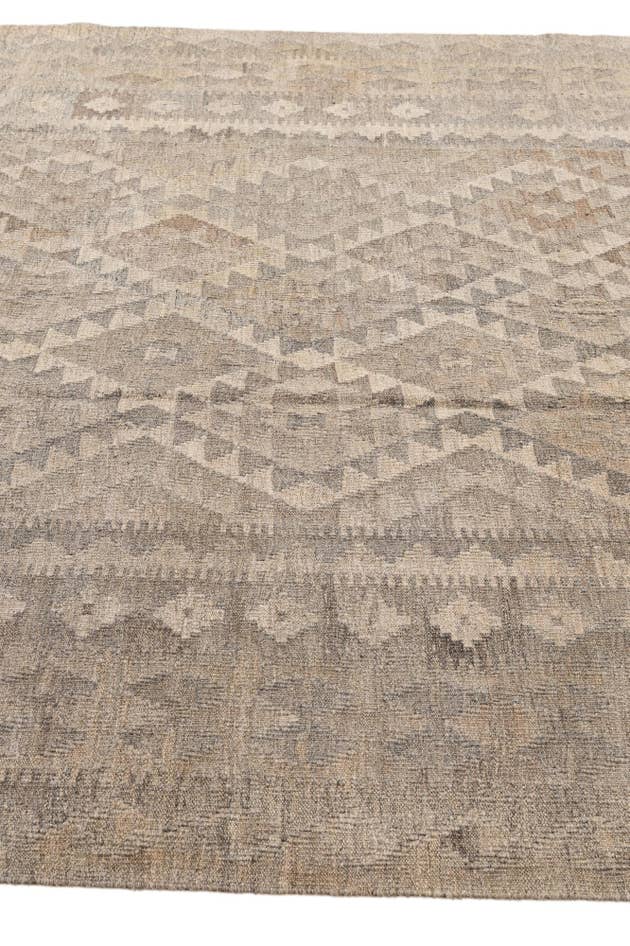 Detail image of 7' x 9' 11 Hand Woven Kilim Maymana Wool Rug