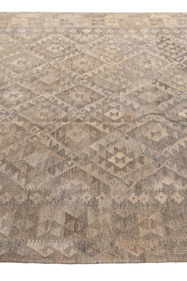 Detail image of 6' 10 x 9' 10 Hand Woven Kilim Maymana Wool Rug